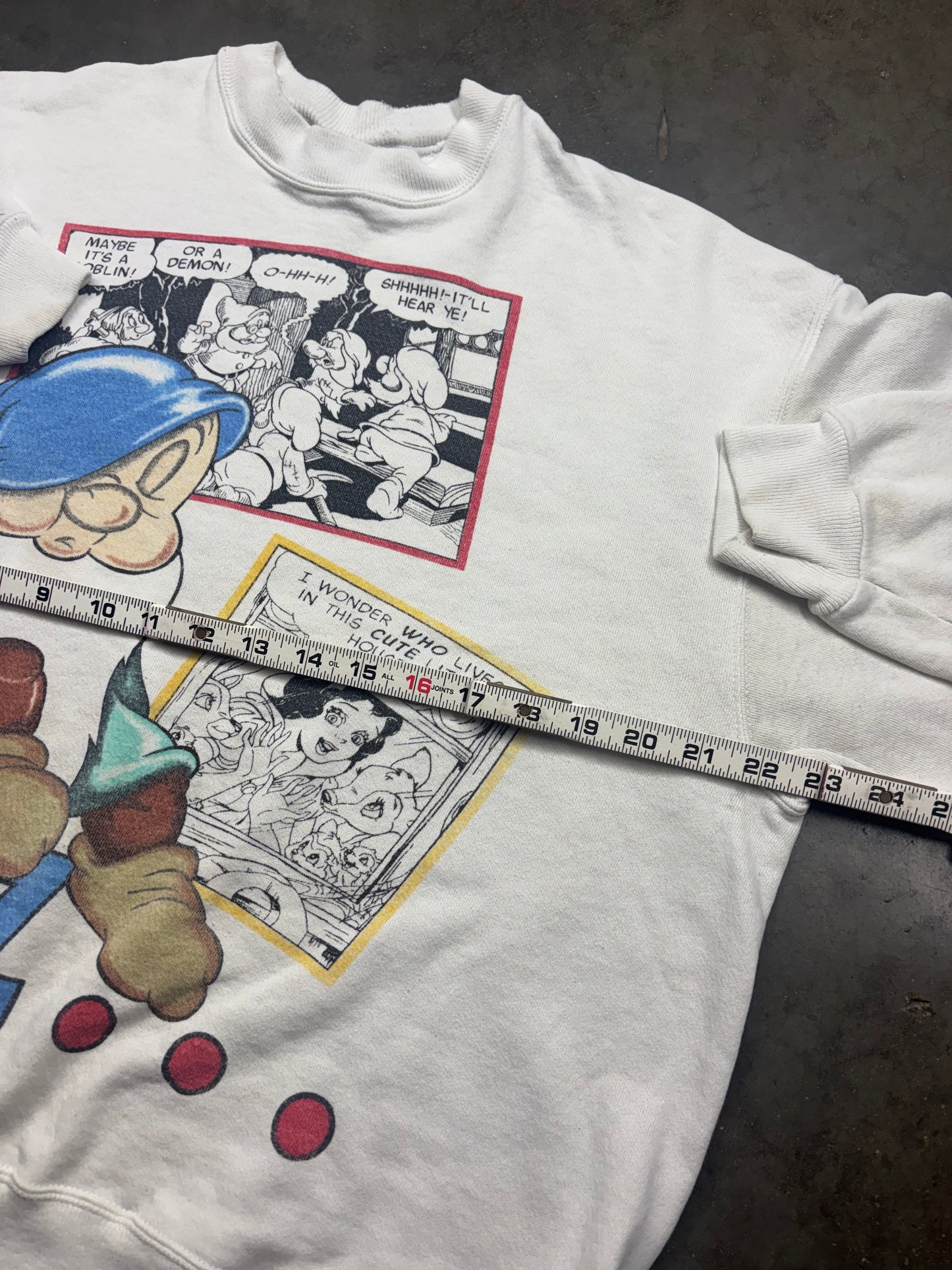 90’s Snow White Crewneck